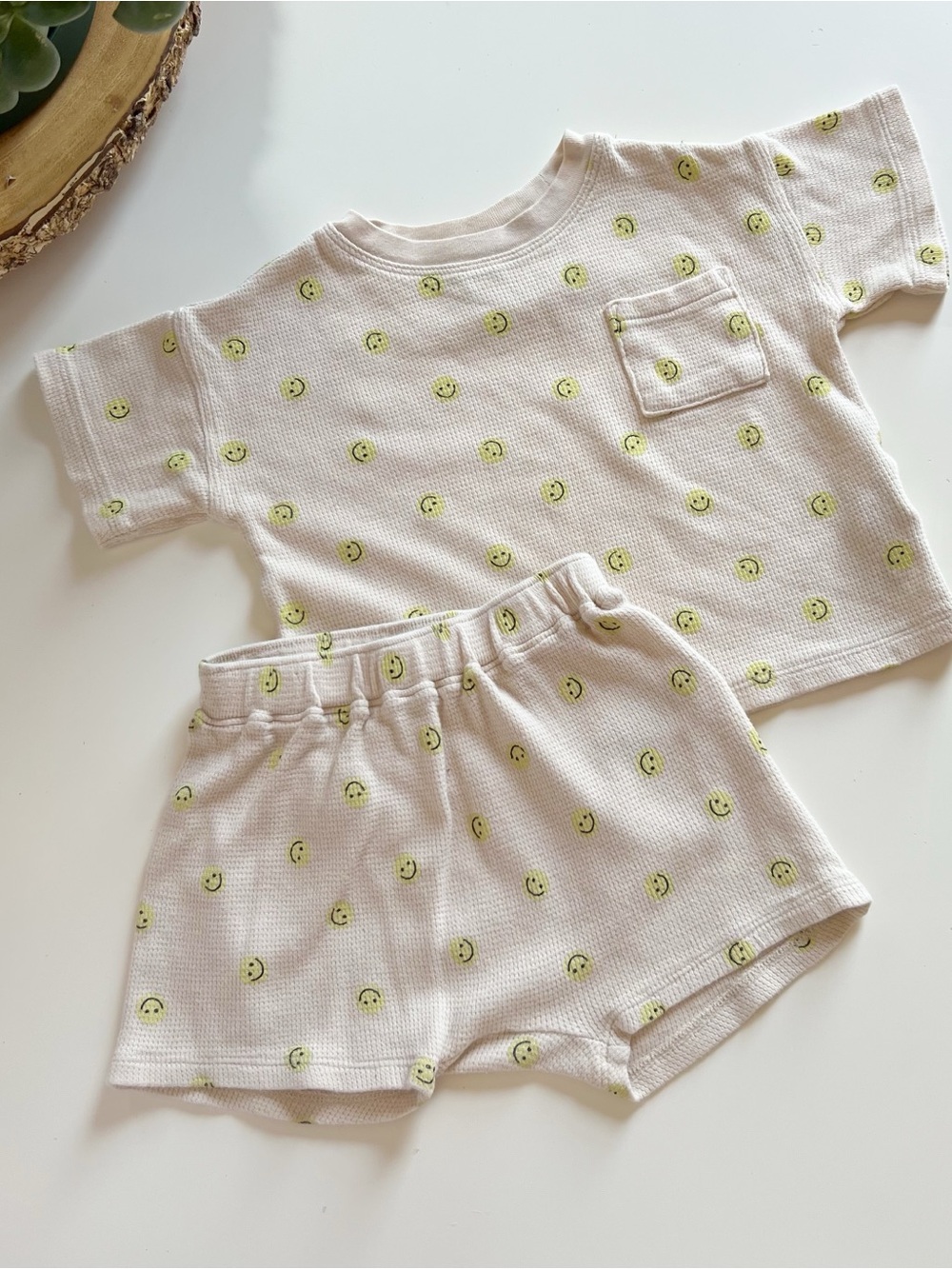 Old Navy Smiley Face Neutral Waffle Tee & Short Matching Set | Size 18-24m